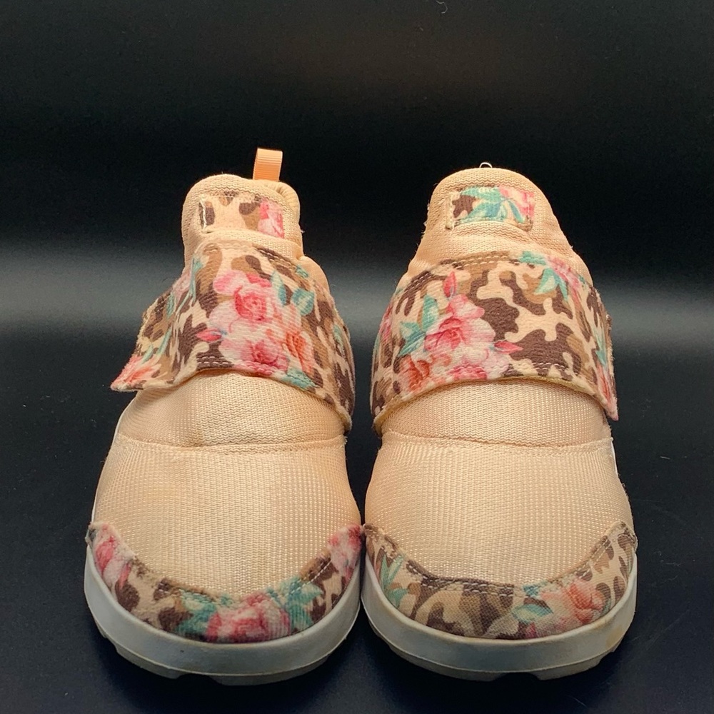 Nike Floral Print Walking Shoe